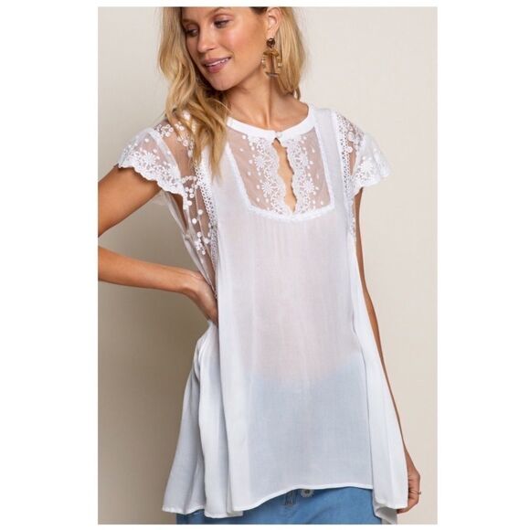 𝅺white victorian inspired top w/ lace trim on side - Picture 1 of 14